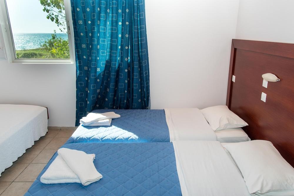 Poseidon Beach Hotel Кастросікія Екстер'єр фото