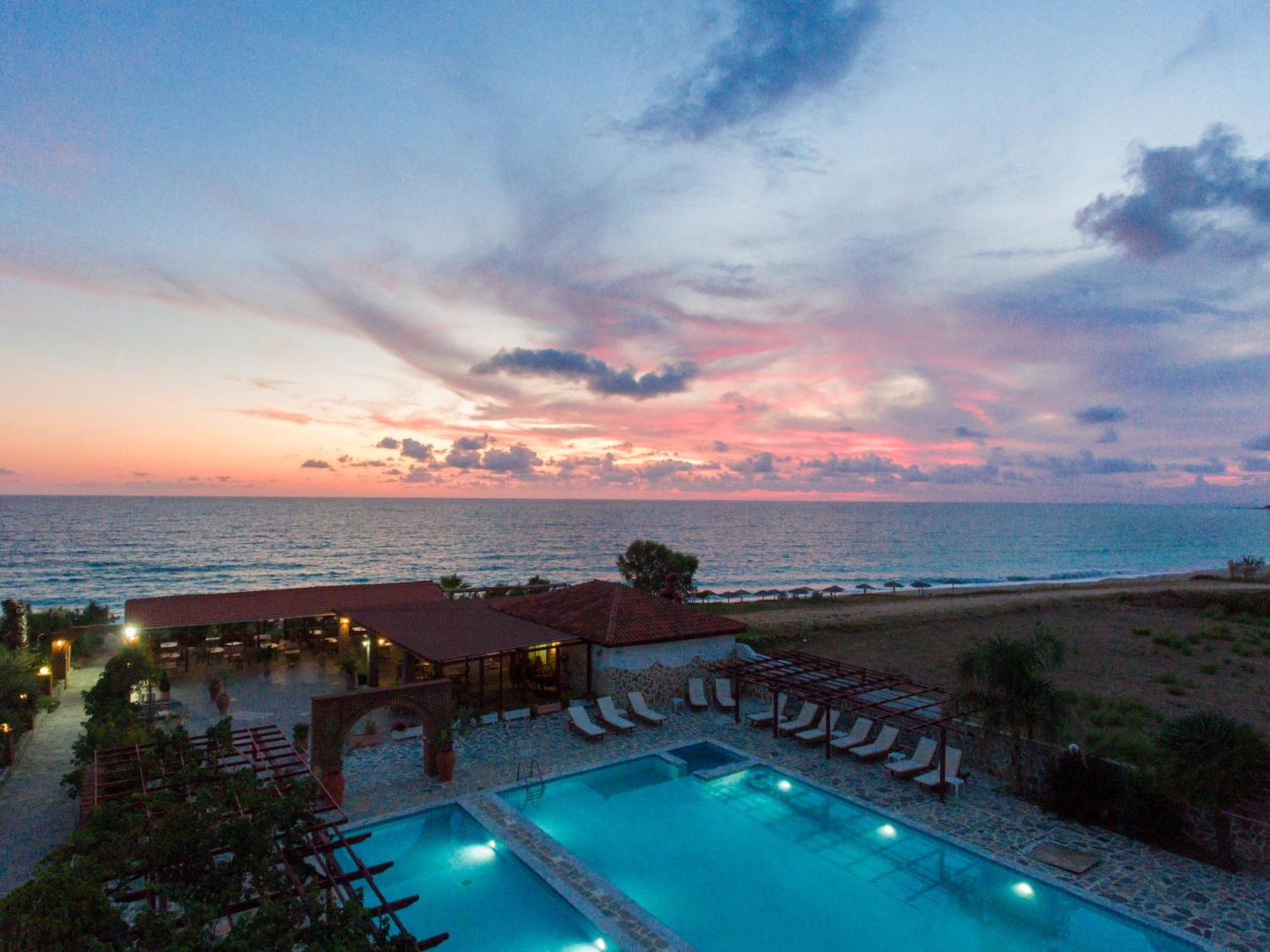 Poseidon Beach Hotel Кастросікія Екстер'єр фото