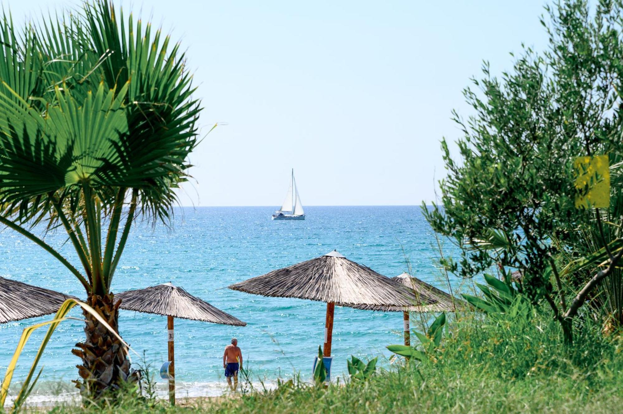 Poseidon Beach Hotel Кастросікія Екстер'єр фото