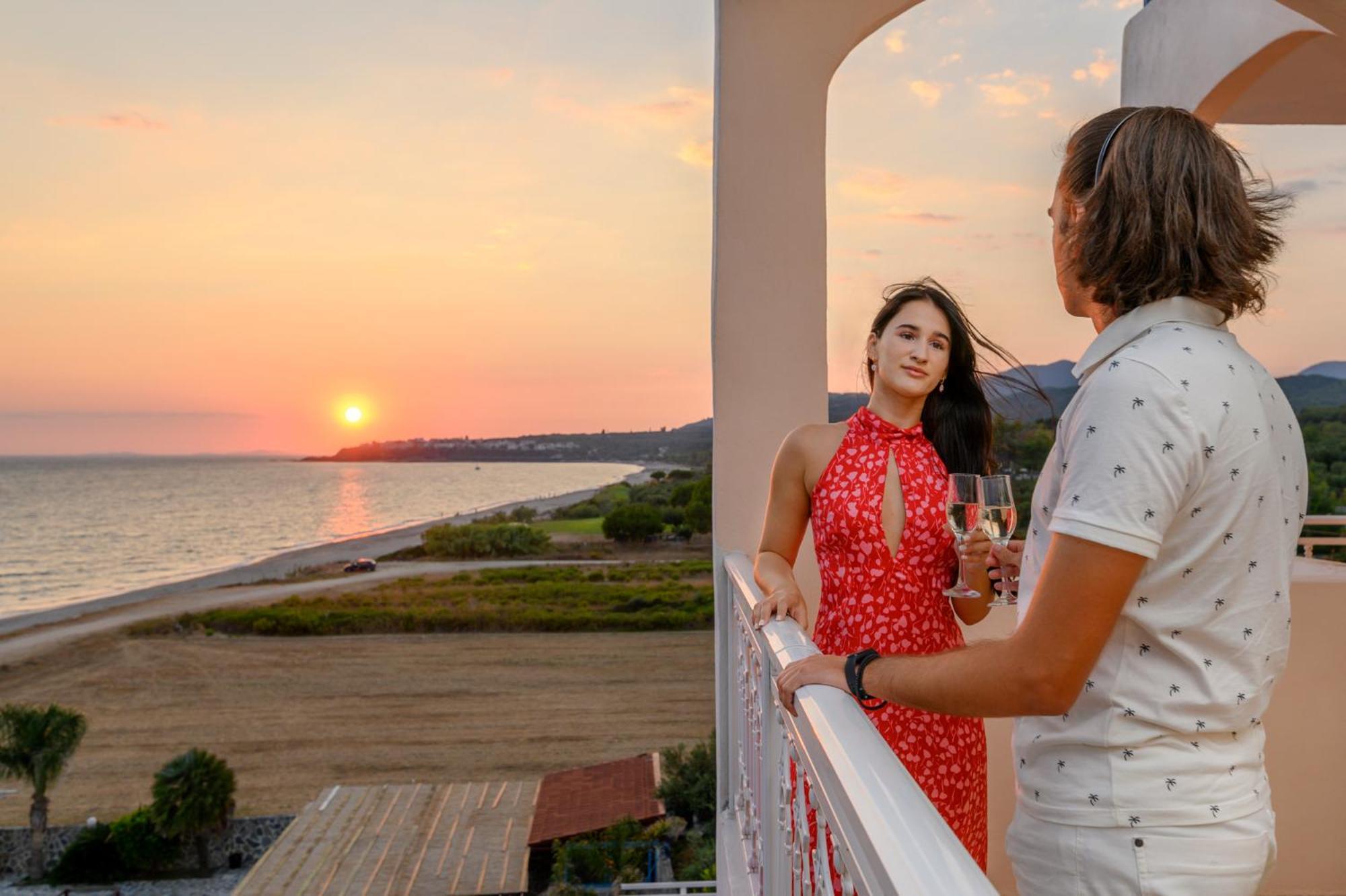 Poseidon Beach Hotel Кастросікія Екстер'єр фото