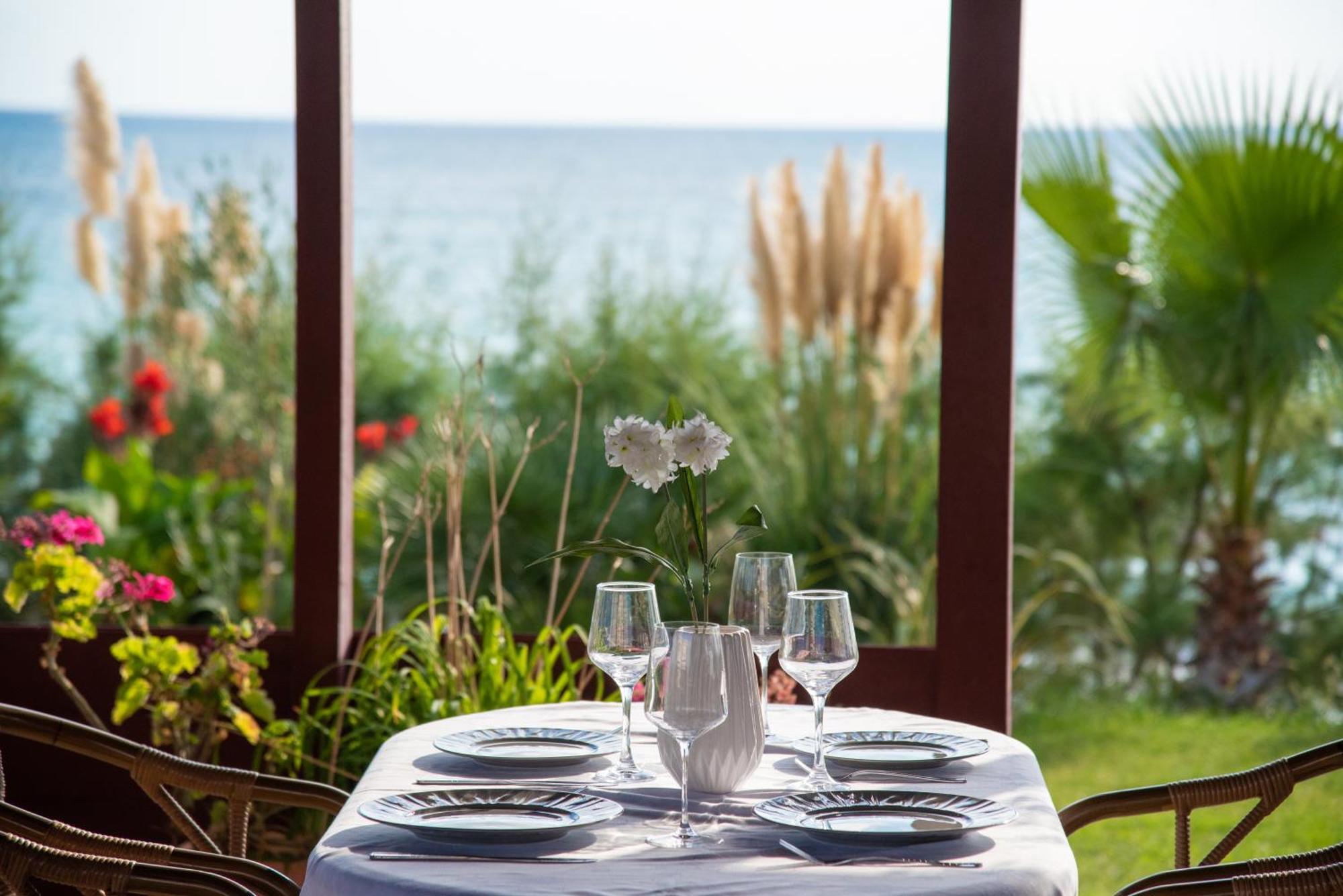 Poseidon Beach Hotel Кастросікія Екстер'єр фото